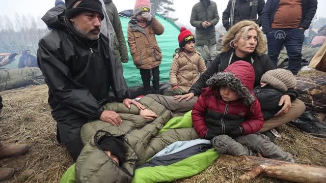 Düzensiz göçmenlerin Belarus-Polonya sınırındaki bekleyişi sürüyor