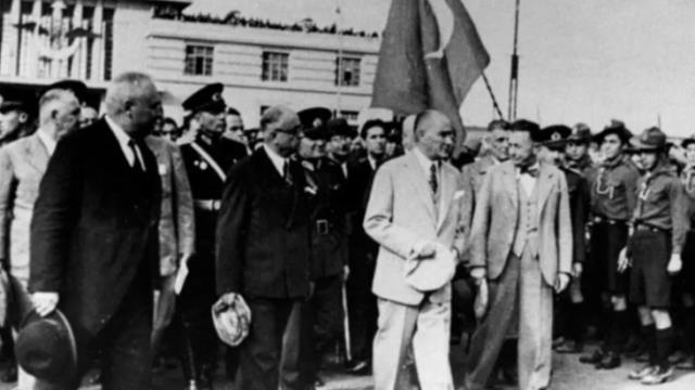 Ulu Önder Mustafa Kemal Atatürk'ü aramızdan ayrılışının 83. yıl dönümünde sevgi, saygı ve minnetle anıyoruz